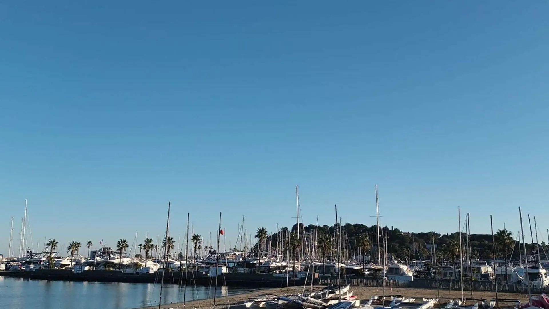 Apartment Appartement Climatise A Cavalaire-Sur-Mer, 2 Pieces, Parking Prive, Proche Plages Et Commerces - Fr-1-226B-181