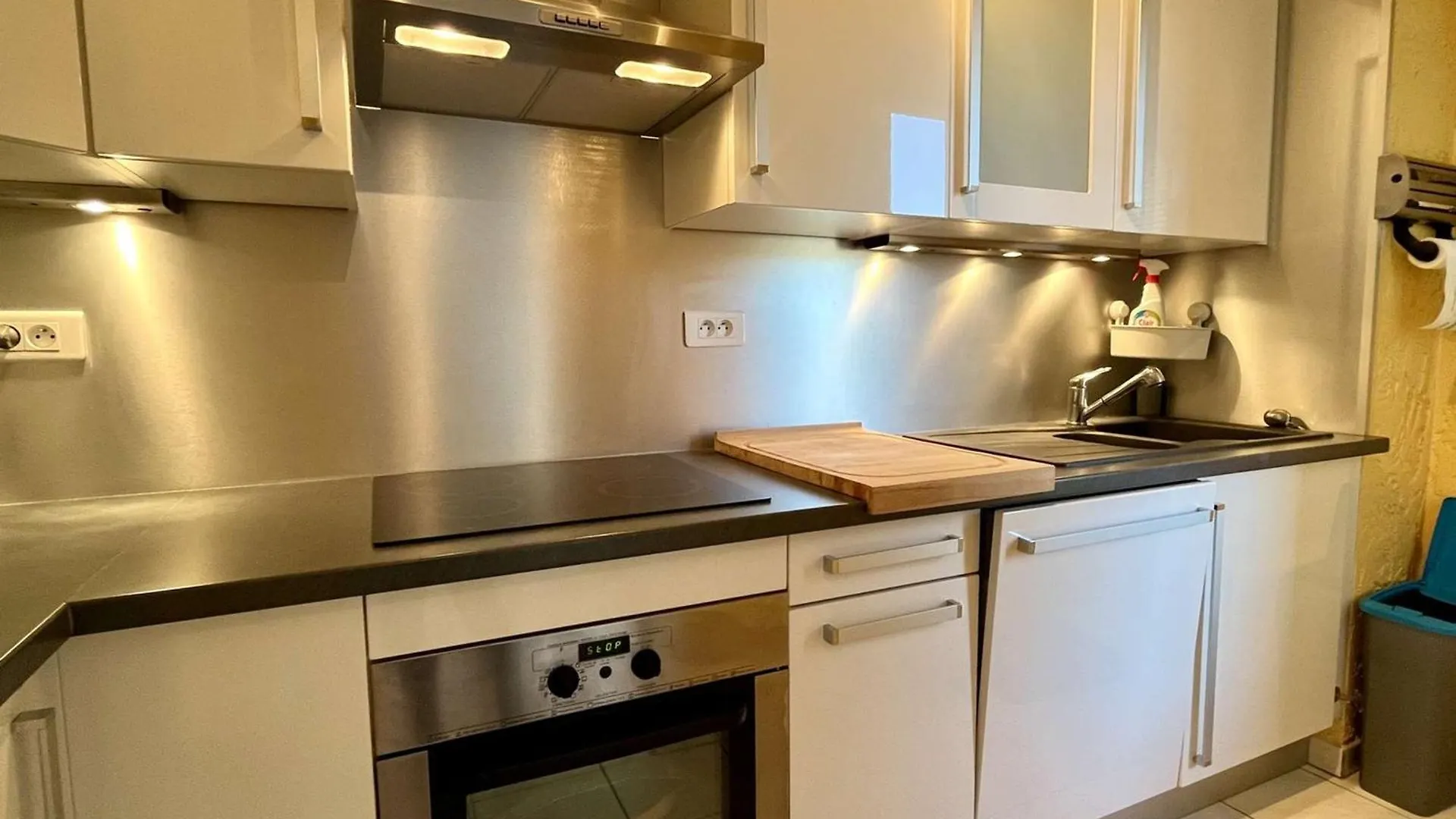 Appartement Climatise A Cavalaire-Sur-Mer, 2 Pieces, Parking Prive, Proche Plages Et Commerces - Fr-1-226B-181 France